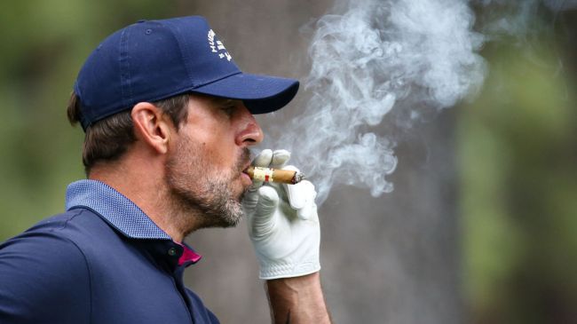 aaron rodgers smoking a cigar on the golf course