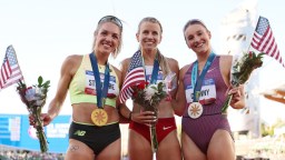 U.S. Olympic Runner Karissa Schweizer’s Insanely Muscular Quads Don’t Look Real In Jaw-Dropping Photo