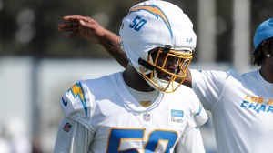 Chargers LB Shane Lee wearing a Guardian cap with outer wrap