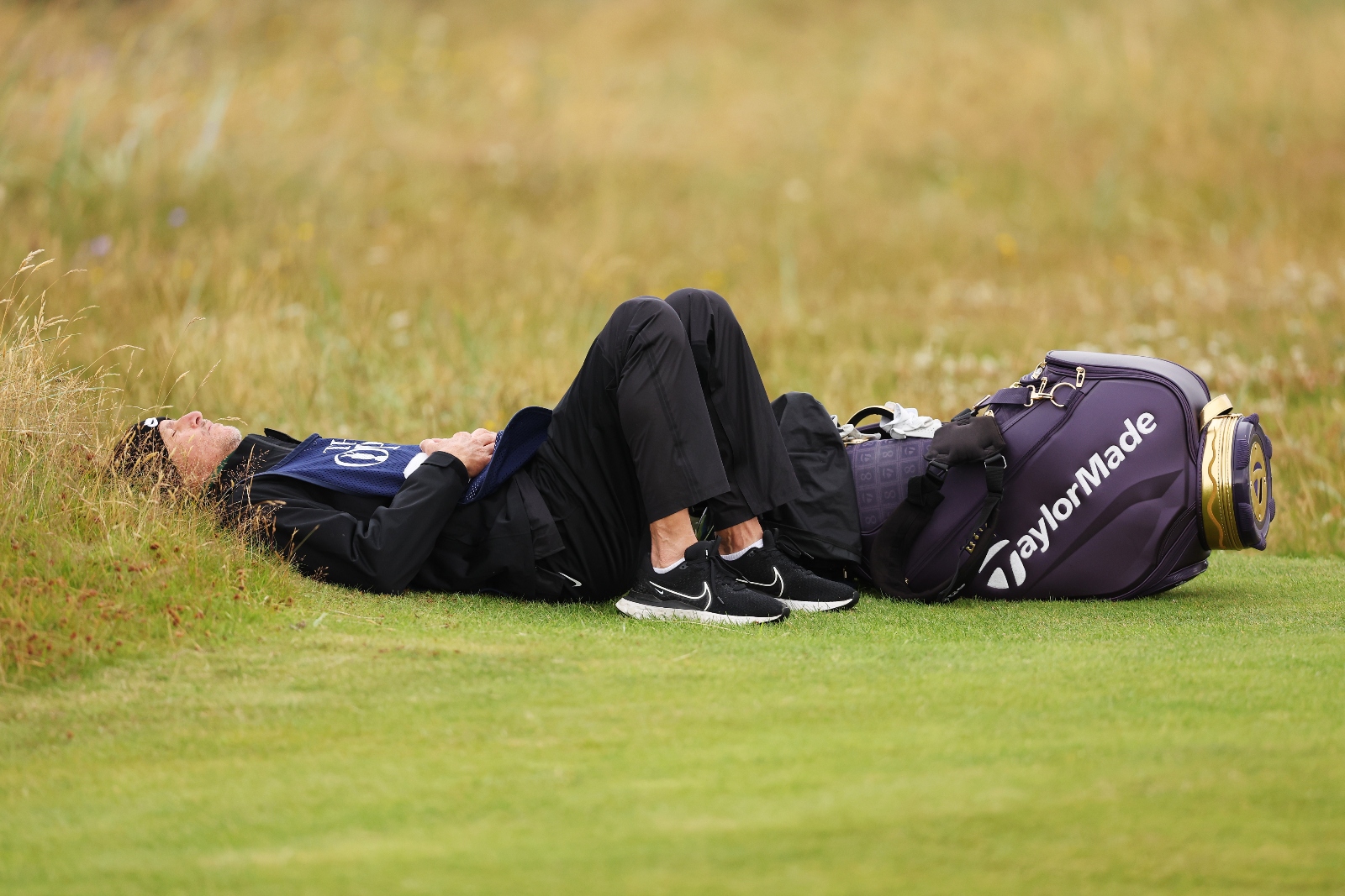 Scottie Scheffler Comments On His Sick Caddie Laying Down