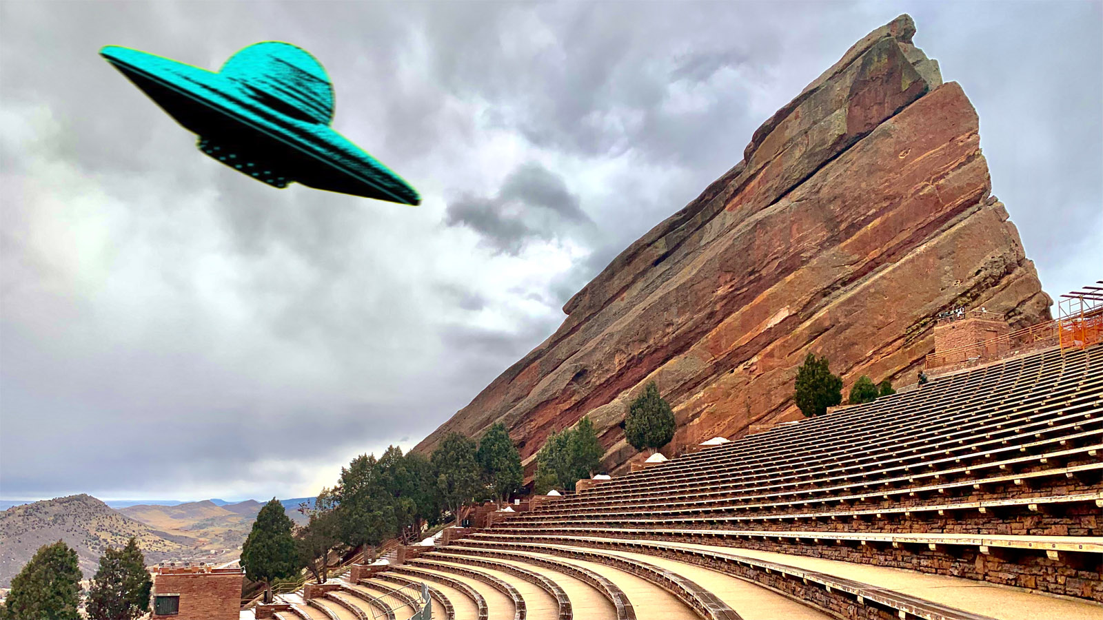 Multiple Witnesses Report UFO Above Red Rocks Amphitheatre