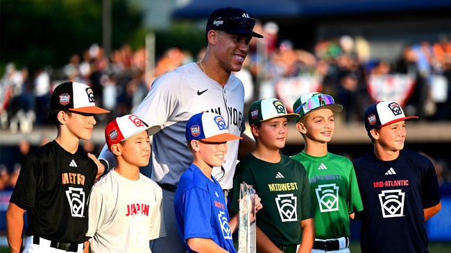 Aaron Judge 99 of the New York Yankees poses with Little League players