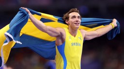 Louisiana Native Mondo Duplantis Sets Insane Pole Vault World Record At Summer Olympics