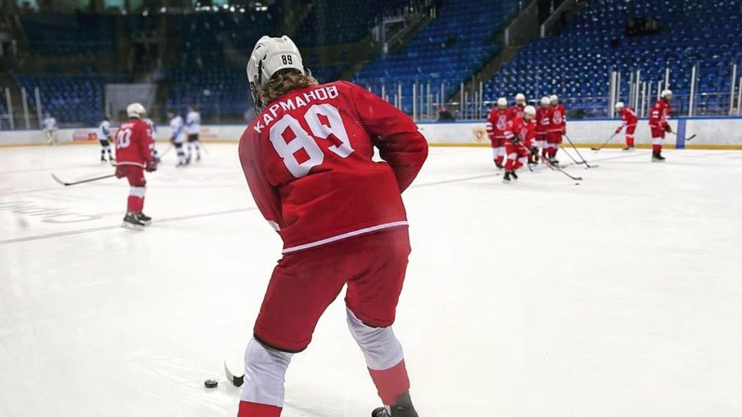 Alexander Karmanov Hockey 16-Year-Old 6-Foot-11