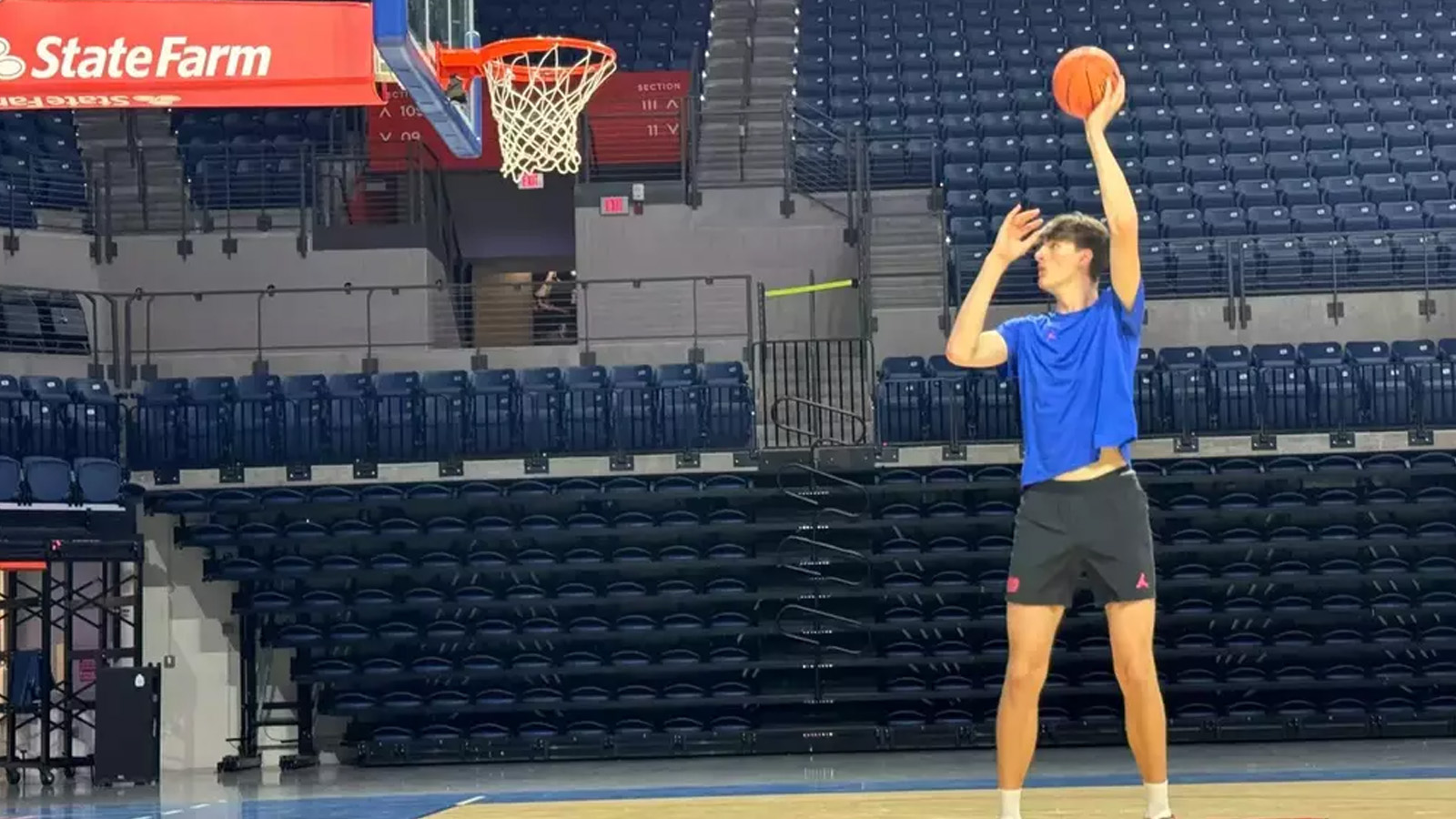 Florida tries to turn an unusually tall freshman into a basketball star