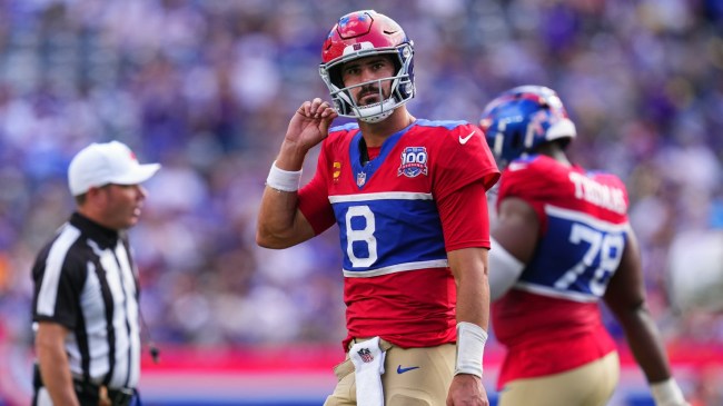 Giants QB Daniel Jones walks off the field after throwing an incomplete pass.