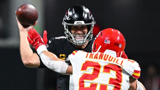 Falcons QB Kirk Cousins throws pass against the Chiefs