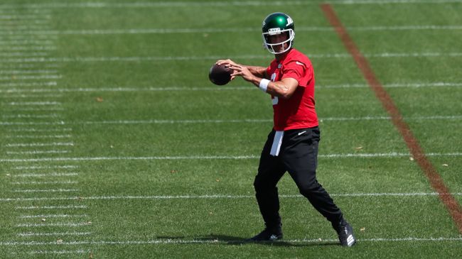 aaron rodgers throwing a football at practice