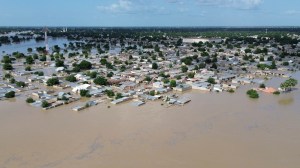 Borno state of Nigeria underwater after flooding prompts zoo animals to be released