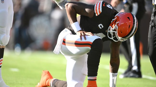 deshaun watson kneeling down