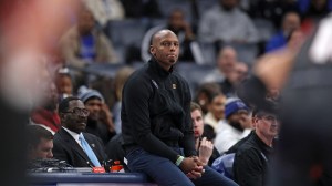 Head coach Penny Hardaway on the sidelines during a Memphis Tigers basketball game.