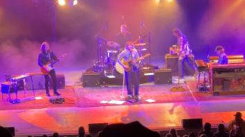 Sturgill Simpson Covers ‘Midnight Rider’ By The Allman Brothers Band In Santa Barbara (Video)