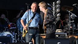 Trey Anastasio And Bruce Springsteen Set Asbury Park On Fire With A Surprise Performance Of ‘Kitty’s Back’