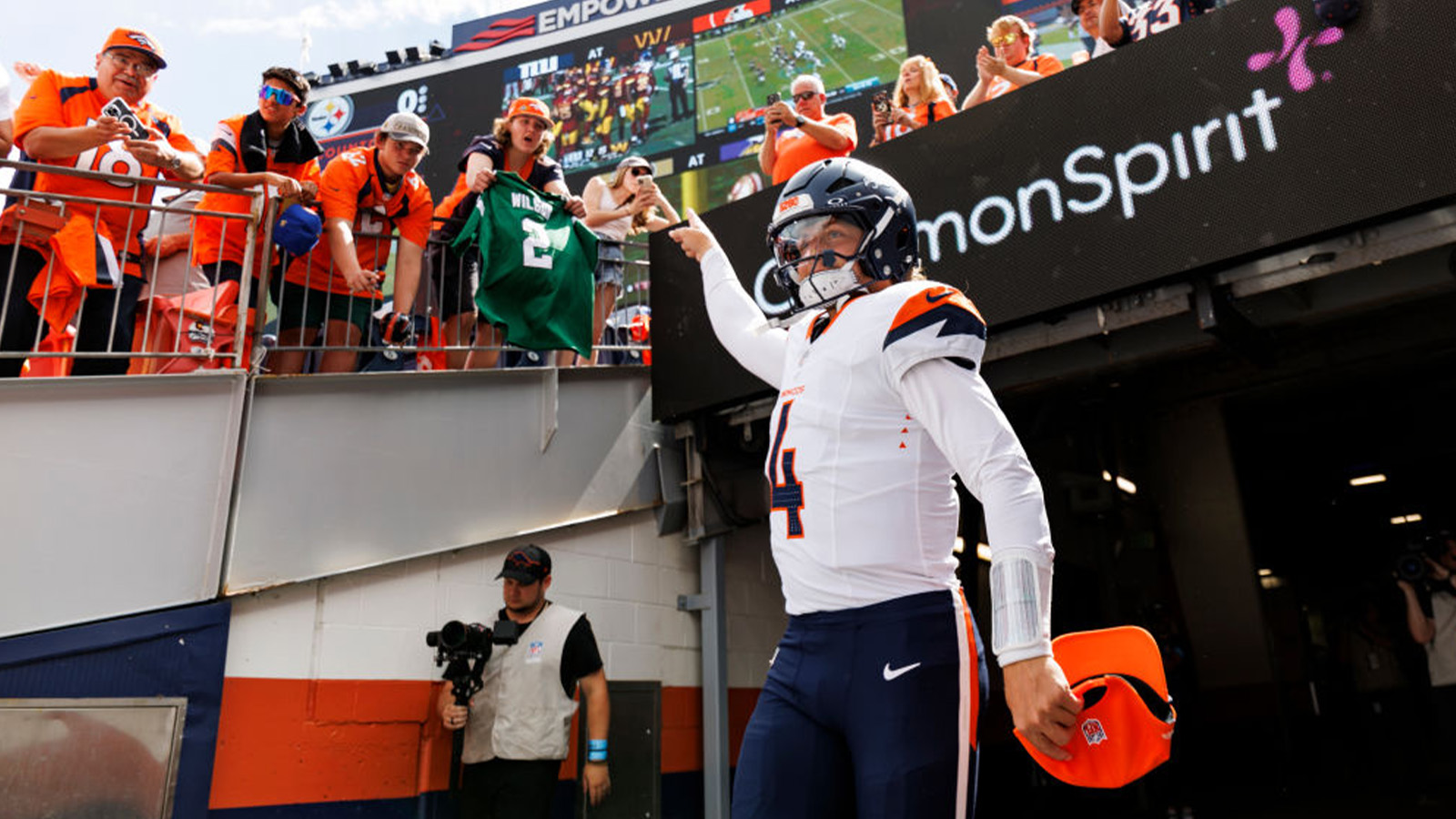 Jets Fans Rush Into MetLife Stadium To Apologize To Zach Wilson