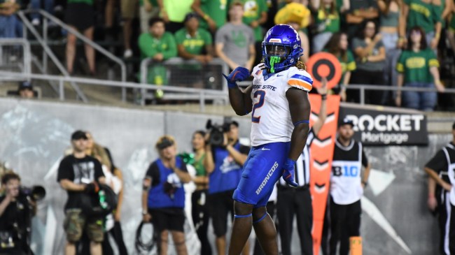 Boise State RB Ashton Jeanty scores a touchdown against Oregon.