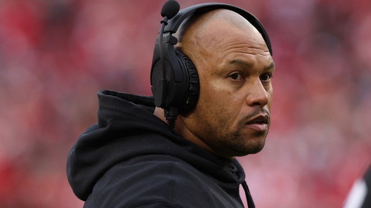 Raiders coach Antonio Pierce