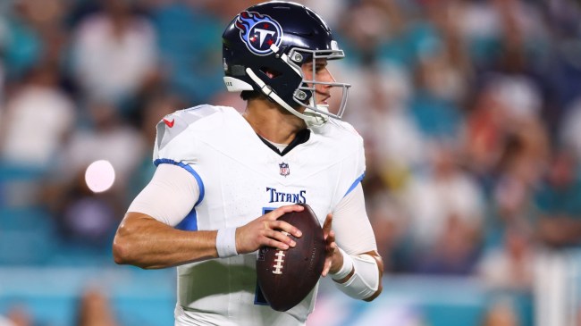 Titans QB Mason Rudolph drops back in the pocket.