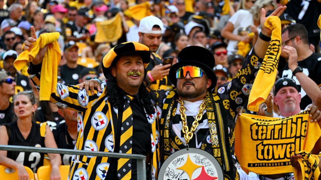 Steelers Fans Takeover Raiders Allegiant Stadium Crowd