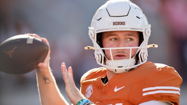 Texas Longhorns QB Quinn Ewers warms up before a game.