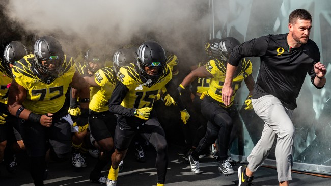 Dan Lanning leads Oregon out of tunnel