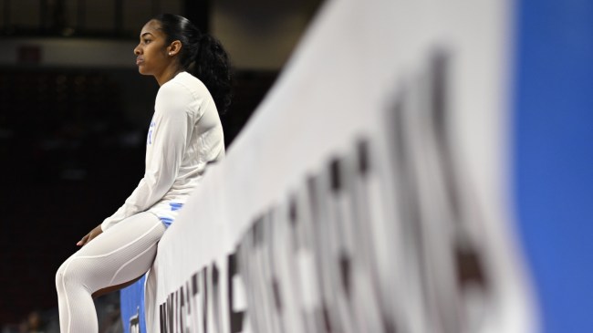 Deja Kelly during a UNC women's basketball game.