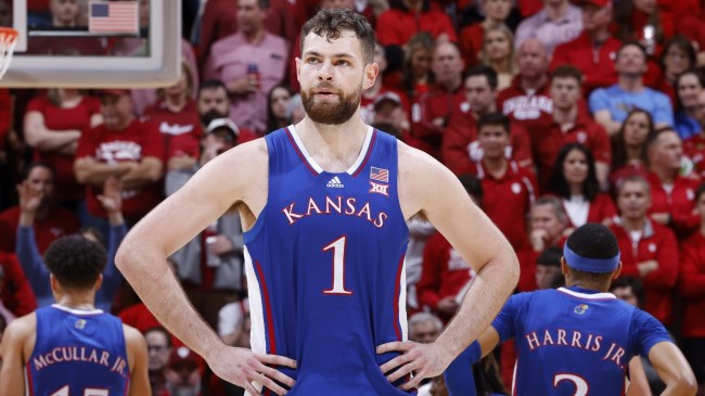 Kansas basketball player Hunter Dickinson on the floor.