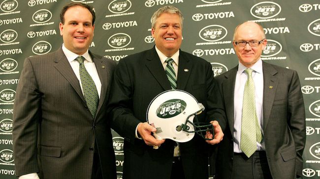 rex ryan holding a jets helmet