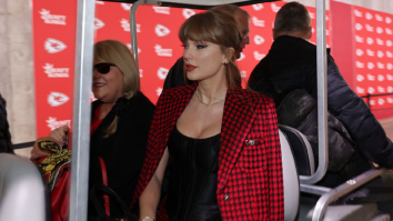 Taylor Swift’s Security Gets Heated With Photographers At Chiefs-Broncos Game & She Had To Correct Them