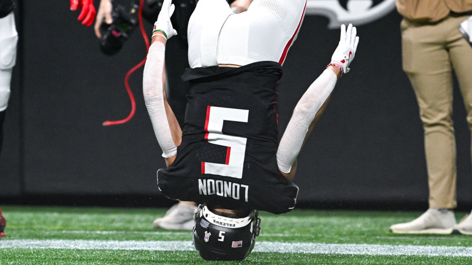 Headstand Celebrations Make NFL Look More Fun Than College