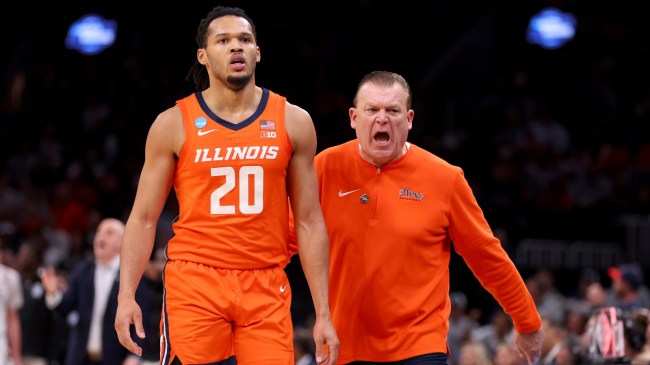 Illinois basketball coach Brad Underwood talks to Ty Rodgers.