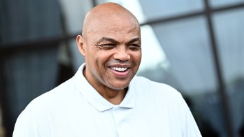 Charles Barkley Crashed A Bar In Western NY After A College Hockey Game And Bought Everyone Drinks