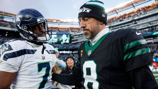 geno smith and aaron rodgers shaking hands