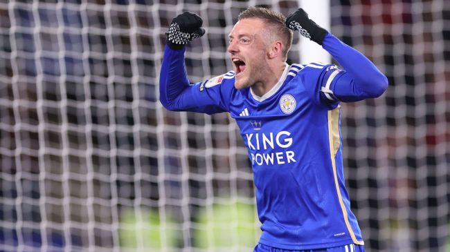 jamie vardy celebrating a goal