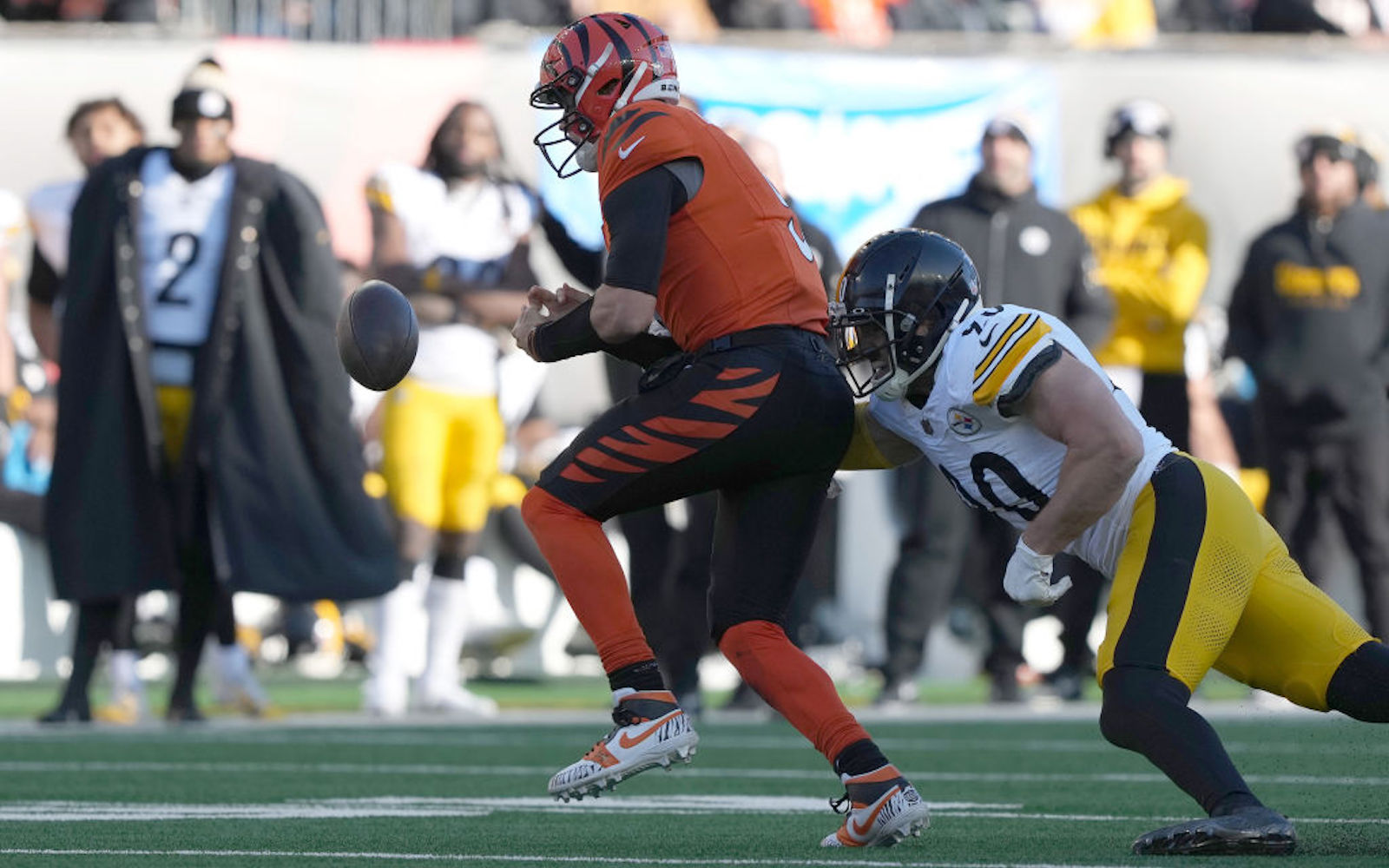 TJ Watt Tries Gator Roll Tackle On Joe Burrow (Video)