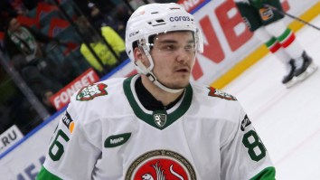 Strange Scene Unfolds During KHL Game When Player’s Phone Flies Out Of His Pads And Onto The Ice