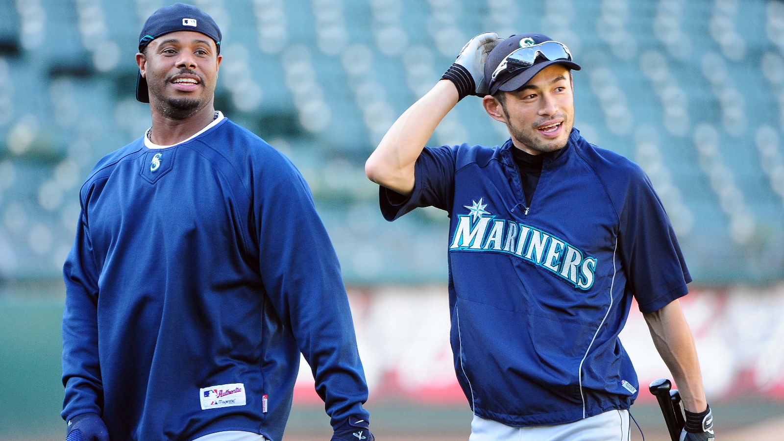 Ken Griffey Jr. and Ichiro Suzuki in Mariners warmups