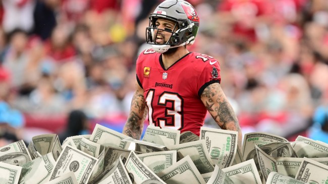 Tampa Bay Bucs WR Mike Evans celebrates.