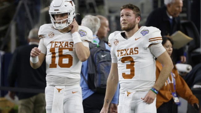 Texas Longhorns QBs Arch Manning and Quinn Ewers walk onto the field.