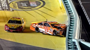 NASCAR Cup Series Championship Race 2016 Homestead Joey Logano and Carl Edwards crash