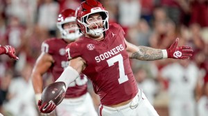 Jaren Kanak celebrates after scoring a touchdown for Oklahoma.