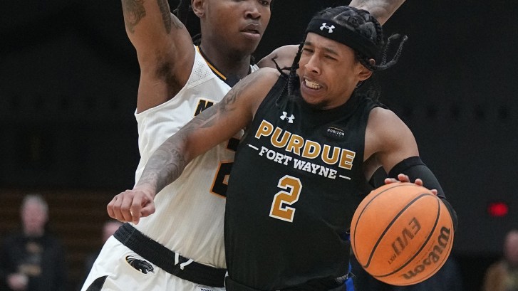 Purdue Fort Wayne basketball player