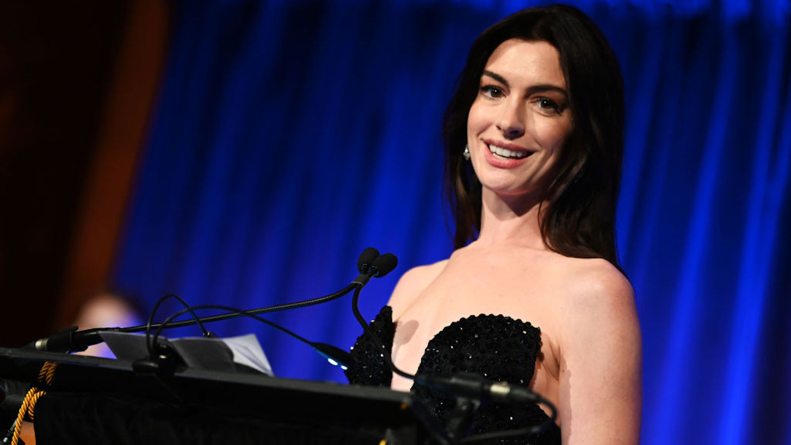 anne hathaway speaking