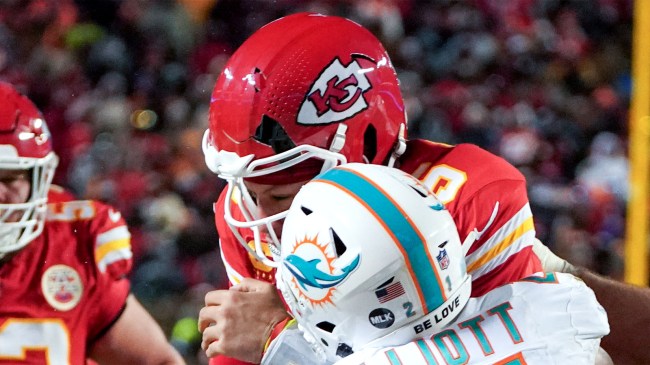 helmet-of-Kansas-City-Chiefs-quarterback-Patrick-Mahomes-cracks