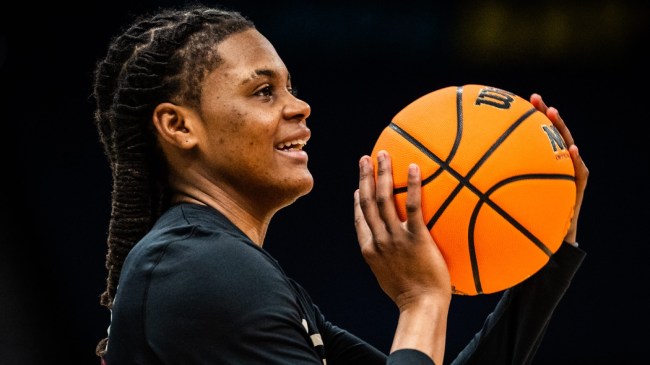 South Carolina women's basketball player MiLaysia Fulwiley warms up.