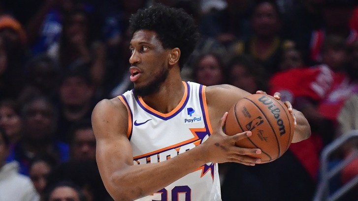 Suns forward Thaddeus Young