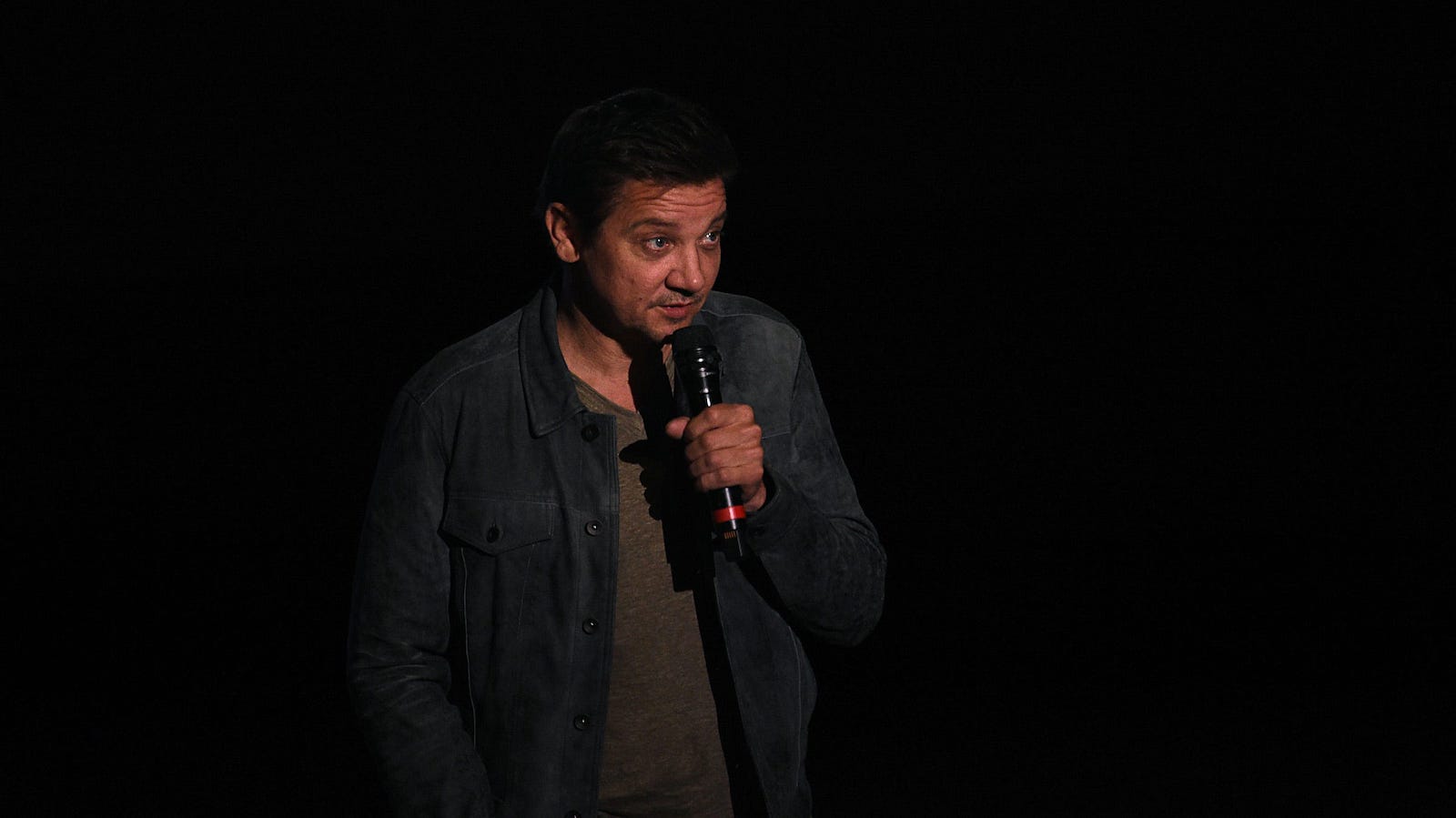 Jeremy Renner greets the audience during the Reno premiere of Rennervations on April 13, 2023. Ren Jeremy Renner 18