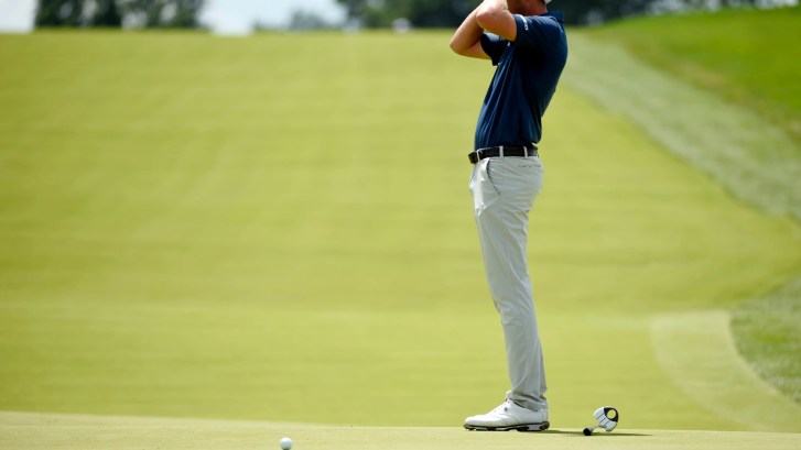 Daniel Berger misses putt at hole #1 at Oakmont CC