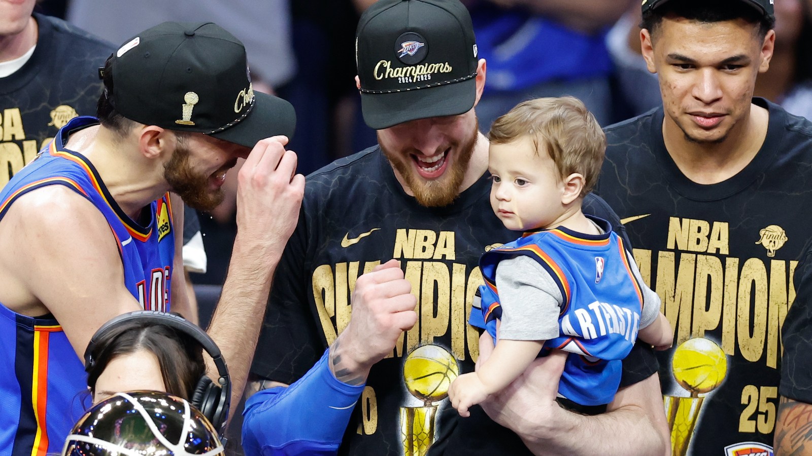 Isaiah Hartenstein Goes Viral For Not Supporting Son's Neck