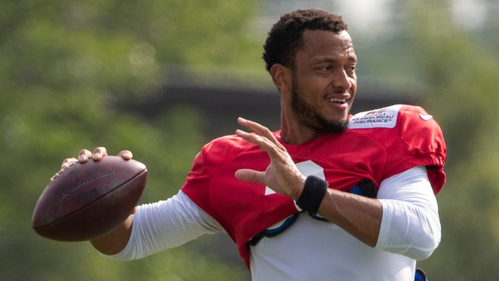 QB Brett Hundley with his huge hands