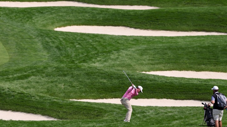 4th hole at Oakmont Country Club with famous Church Pews bunkers